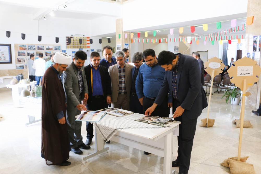 افتتاح نمایشگاه عکس و آثار شهداء در دانشگاه  